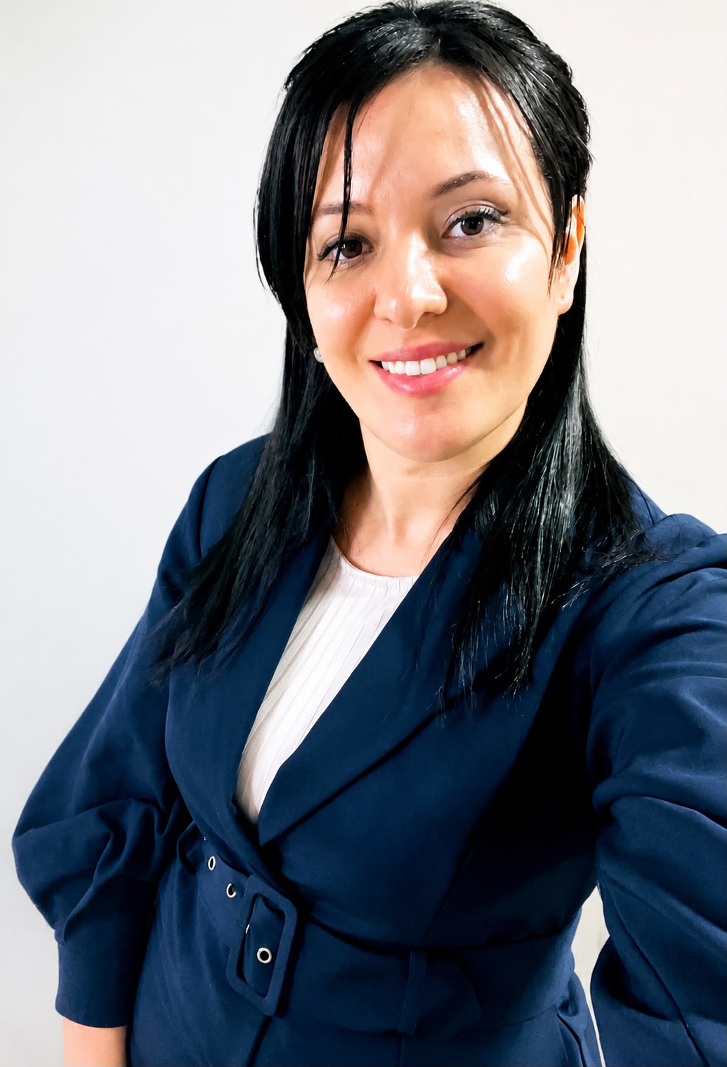 Portrait de Narimel Zerrouk, coach bien-être et développement personnel à Annecy